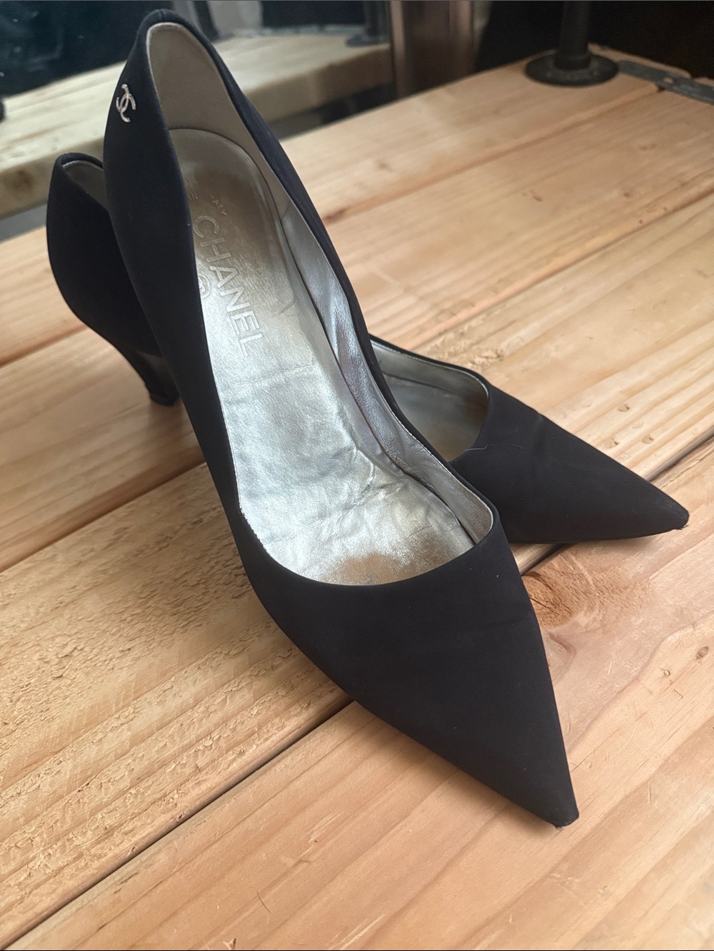 CHANEL Black Pointed-Toe Mid Heel Pumps with Silver Lining